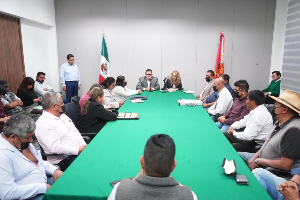 Reciben diputados a integrantes de la Unificación de Concesionarios del Estado de Tlaxcala A.C.